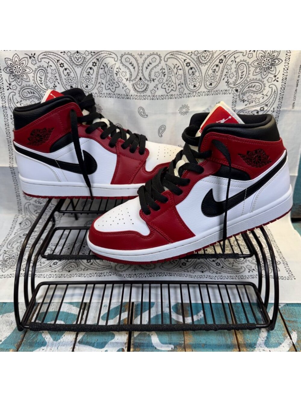 Nike Air Jordan 1 Mid Chicago White Gym Red Black 554724-173 Men’s Size 8 EUC